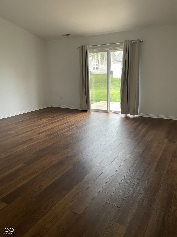 1195 Count Turf Ct - Photo 3 of 17