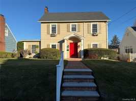 featured image of 71 Hillcrest Avenue