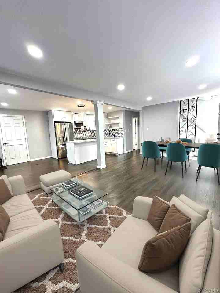 1093 Ditmas Ave - Photo 5 of 23