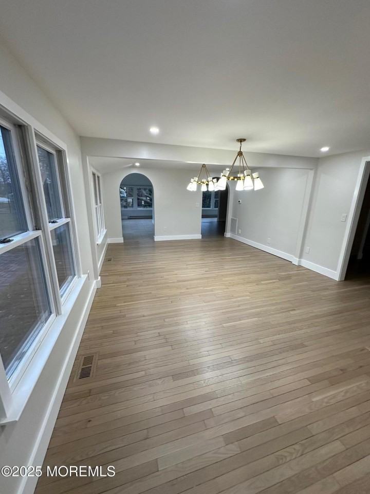 469 Wall St - Photo 3 of 17