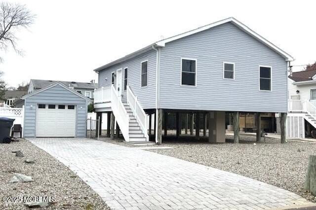 686 Bayview Dr - Photo 2 of 18