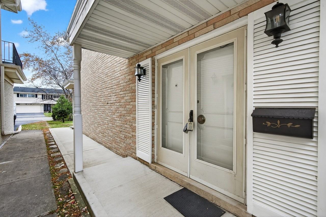 7245 Kostner Avenue - Photo 4 of 38