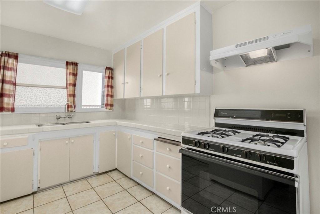 959 West 17th Street #1-2 - Photo 2 of 39