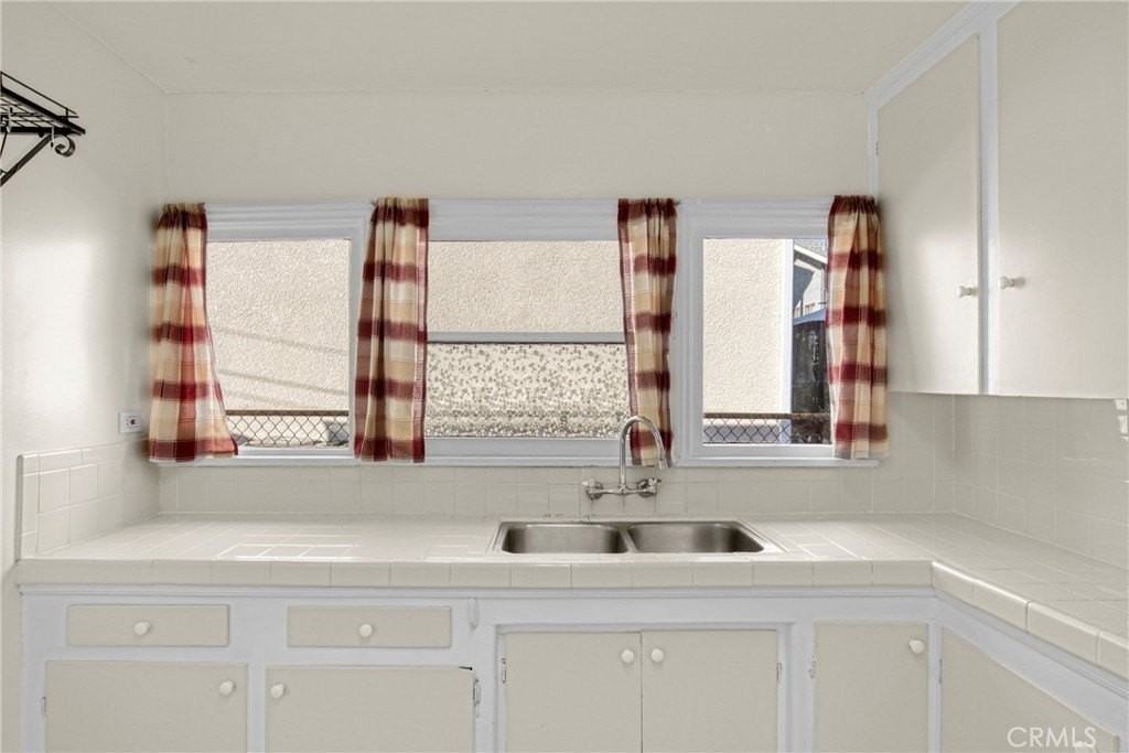 959 West 17th Street #1-2 - Photo 6 of 39