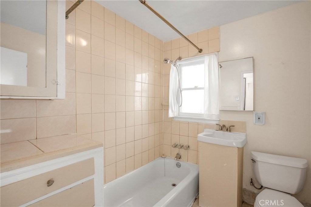 959 West 17th Street #1-2 - Photo 7 of 39