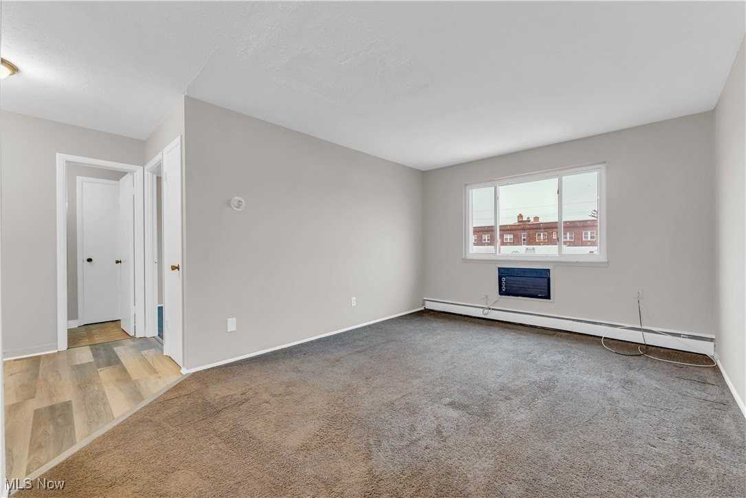 1415 Wyandotte Ave Apt 305 #305 - Photo 4 of 16