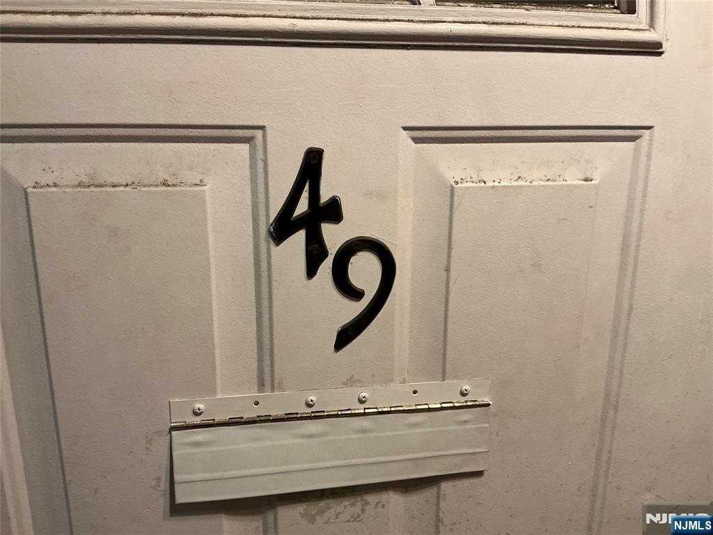 4753 John St - Photo 4 of 13