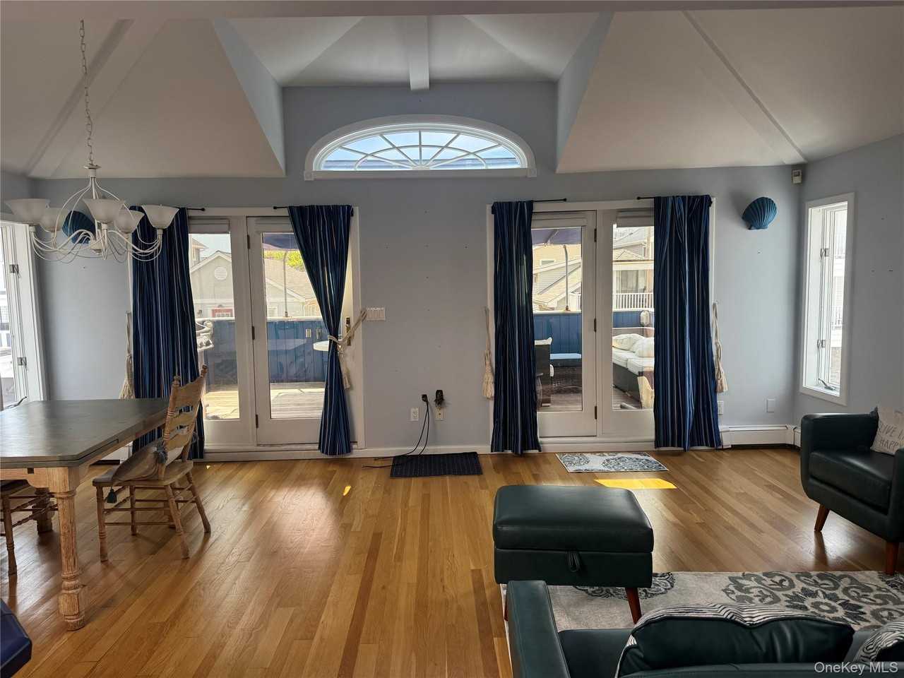 20 Illinois Avenue - Photo 3 of 12