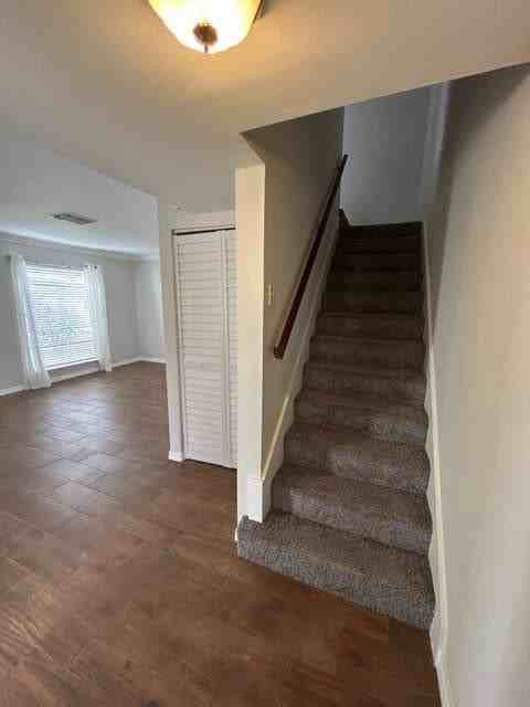 912 Sandtree Dr - Photo 6 of 28