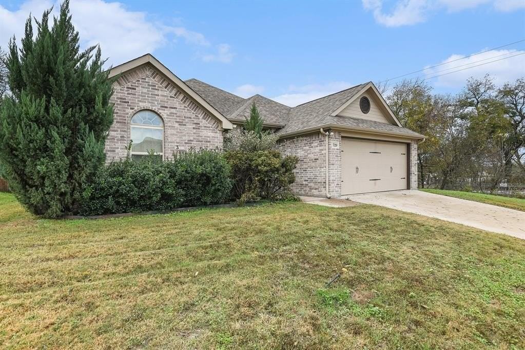 729 Smyth St - Photo 2 of 25