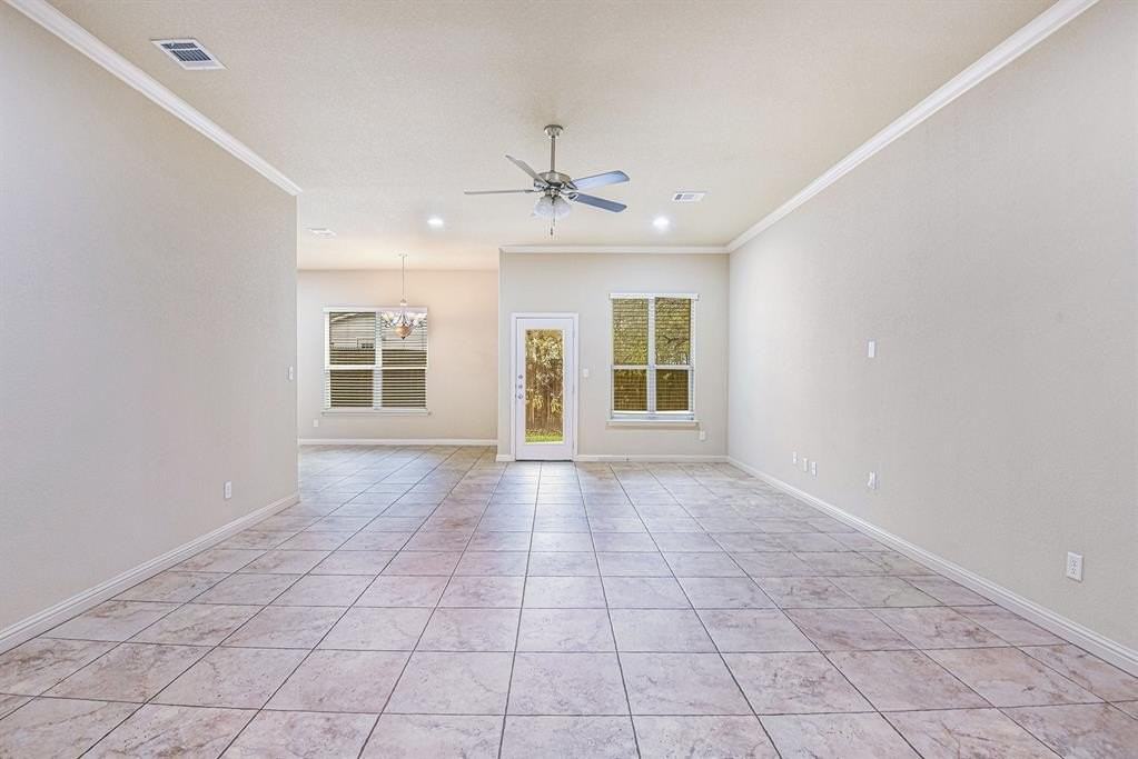 729 Smyth St - Photo 3 of 25