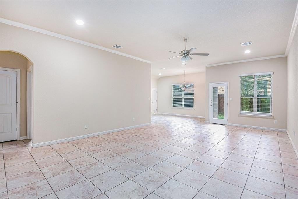 729 Smyth St - Photo 4 of 25