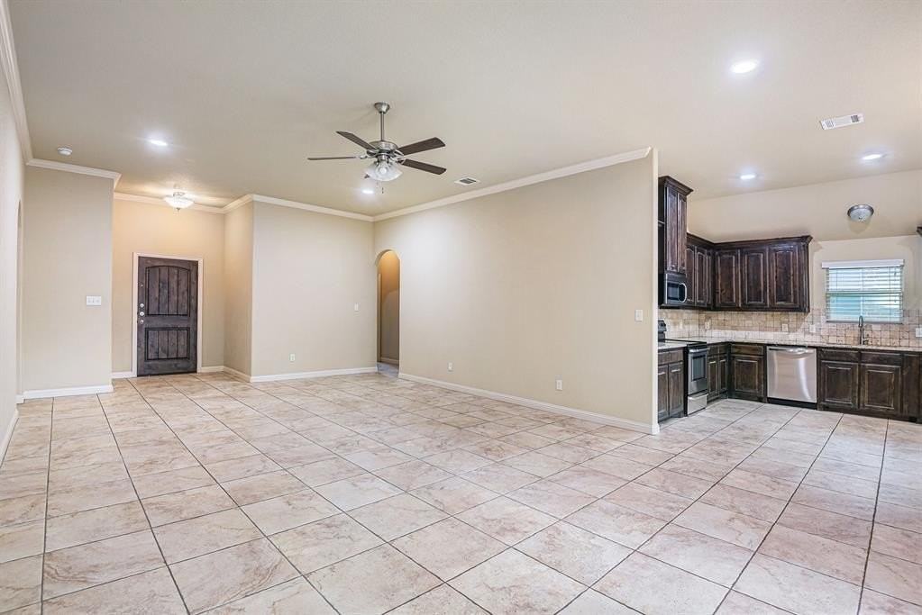 729 Smyth St - Photo 5 of 25