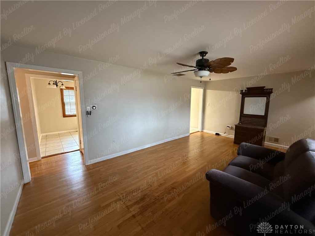 217 Wolf Ave - Photo 5 of 34