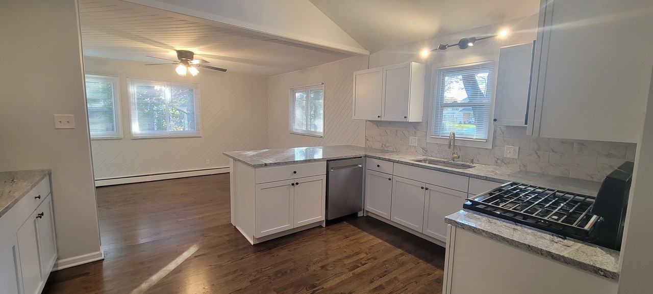 6921 Clarendon Hills Road - Photo 4 of 44