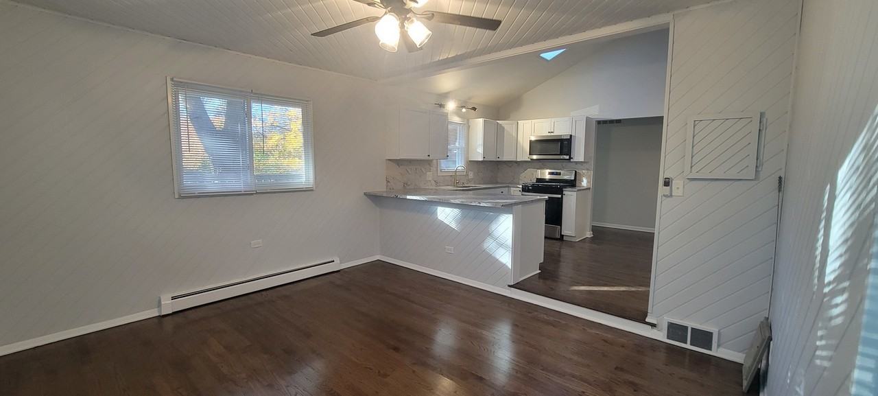 6921 Clarendon Hills Road - Photo 6 of 44