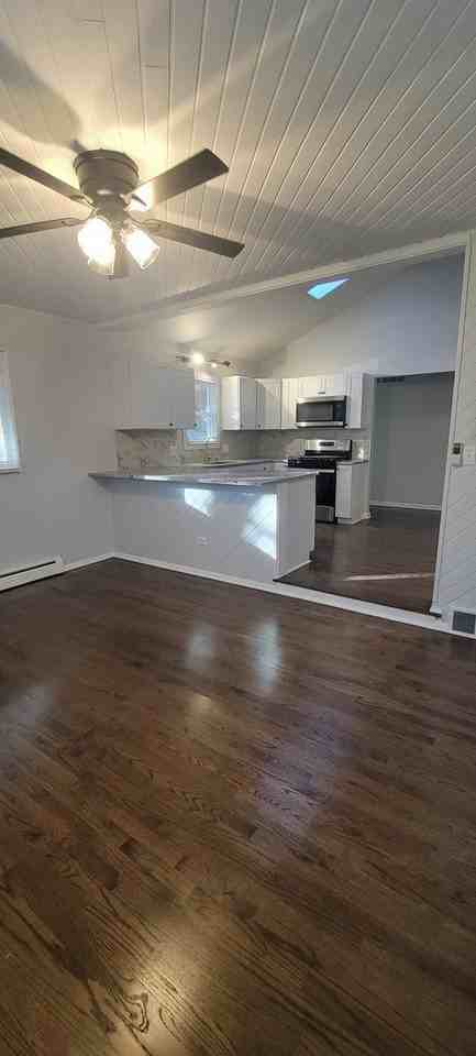 6921 Clarendon Hills Road - Photo 7 of 44