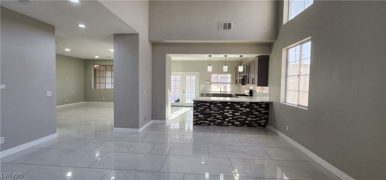 3335 Commendation Dr - Photo 3 of 36