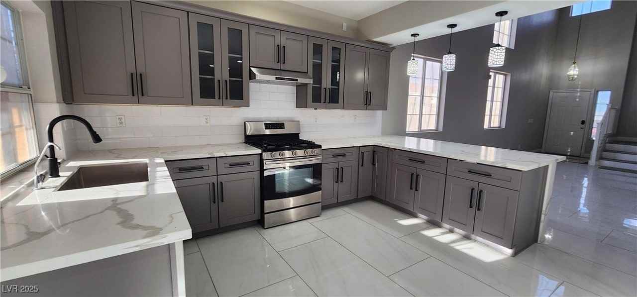 3335 Commendation Dr - Photo 6 of 36