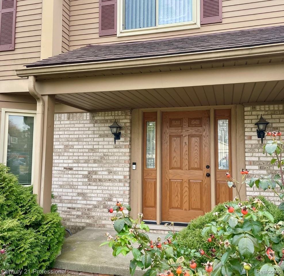 726 Baker Street - Photo 2 of 23