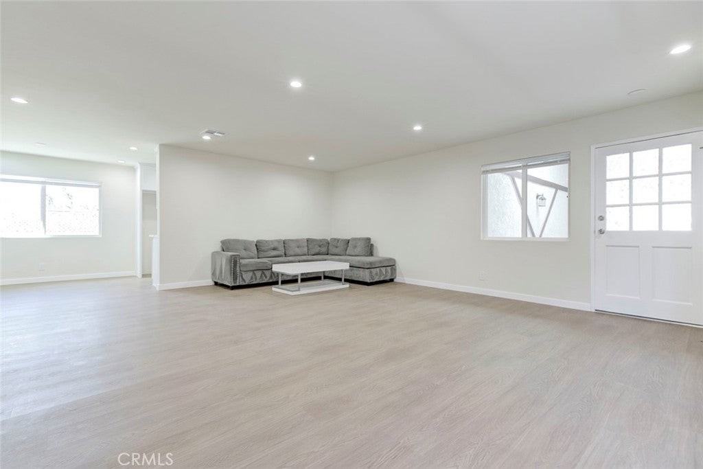 7710 Wentworth Street - Photo 3 of 26