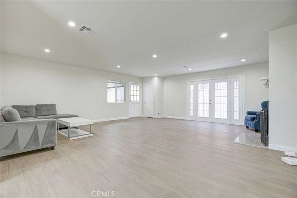 7710 Wentworth Street - Photo 6 of 26