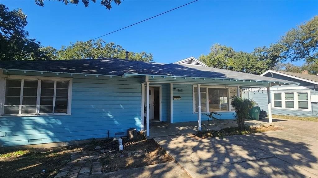 2621 N Locust St - Photo 4 of 26