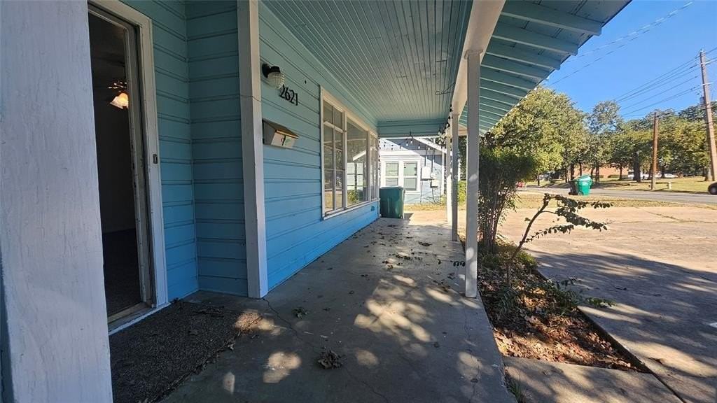 2621 N Locust St - Photo 5 of 26