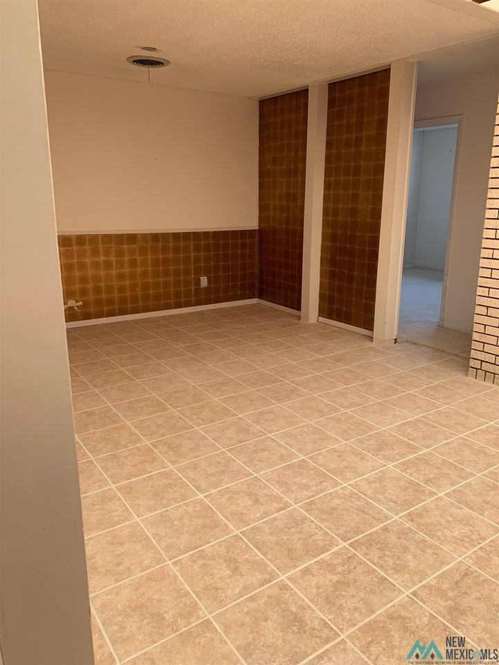 1640 Courtland Circle - Photo 4 of 28