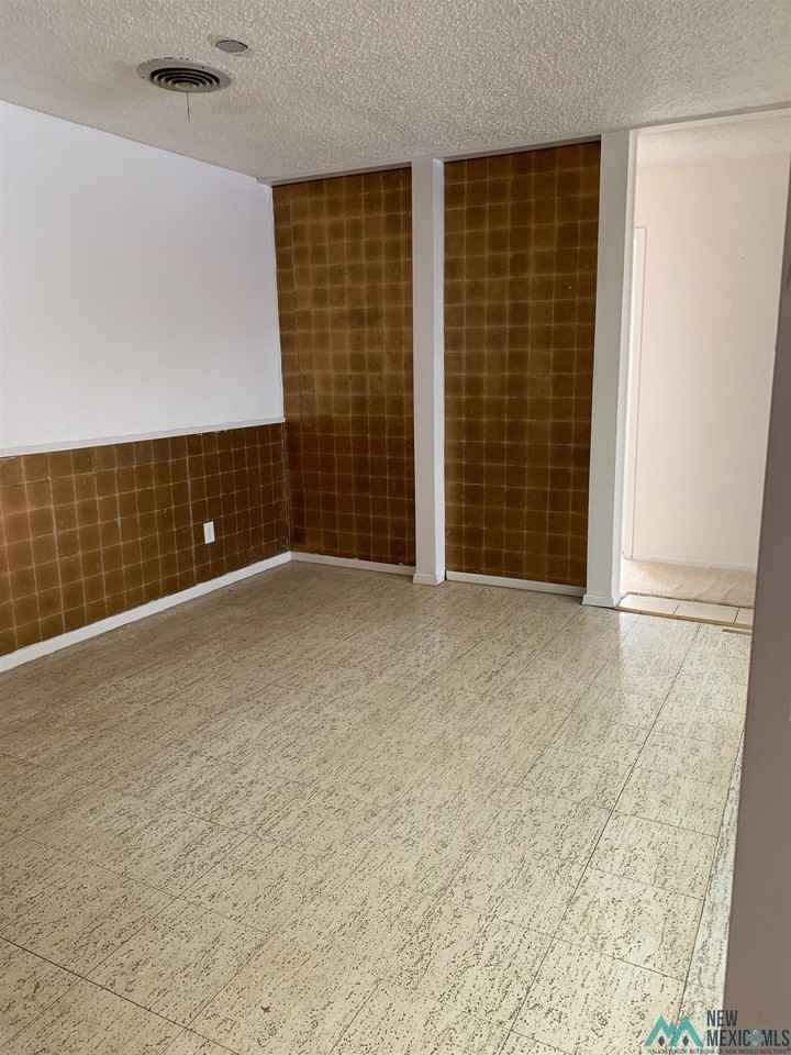 1640 Courtland Circle - Photo 5 of 28