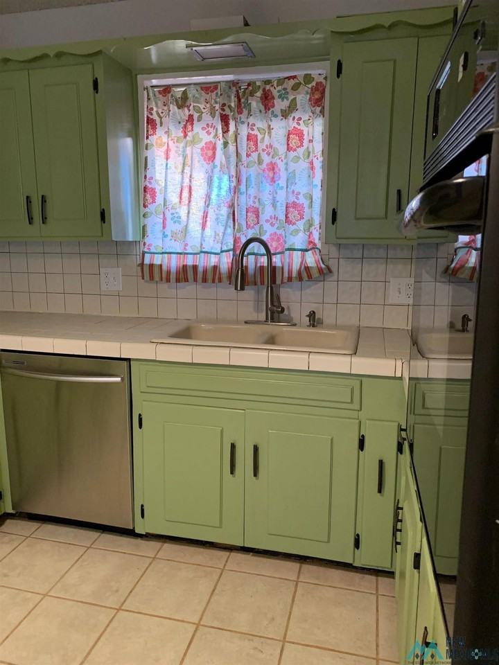 1640 Courtland Circle - Photo 6 of 28