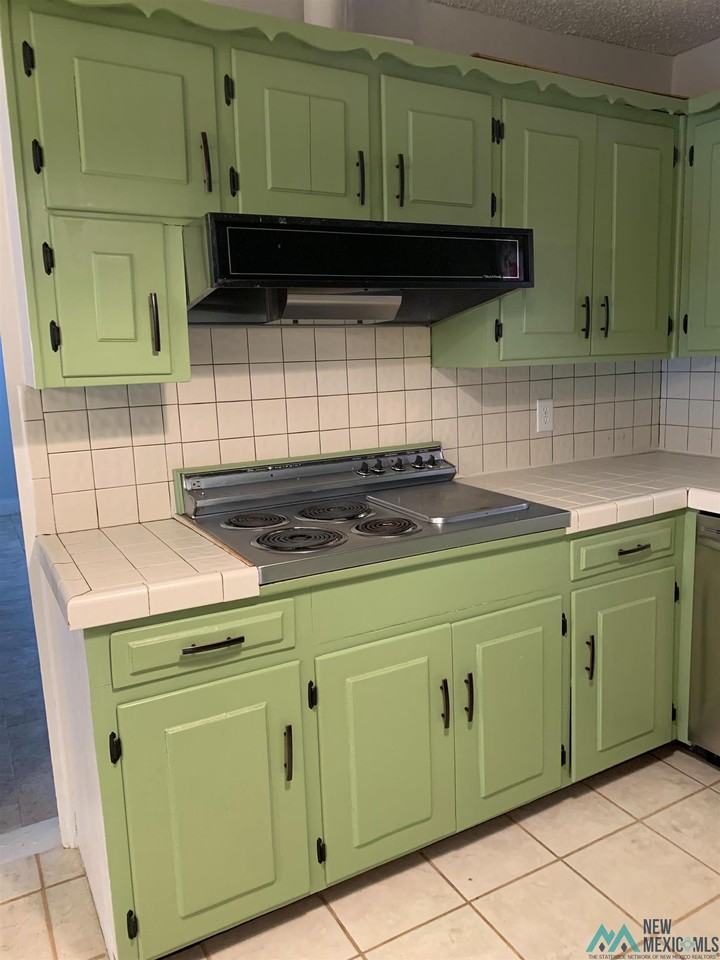 1640 Courtland Circle - Photo 7 of 28