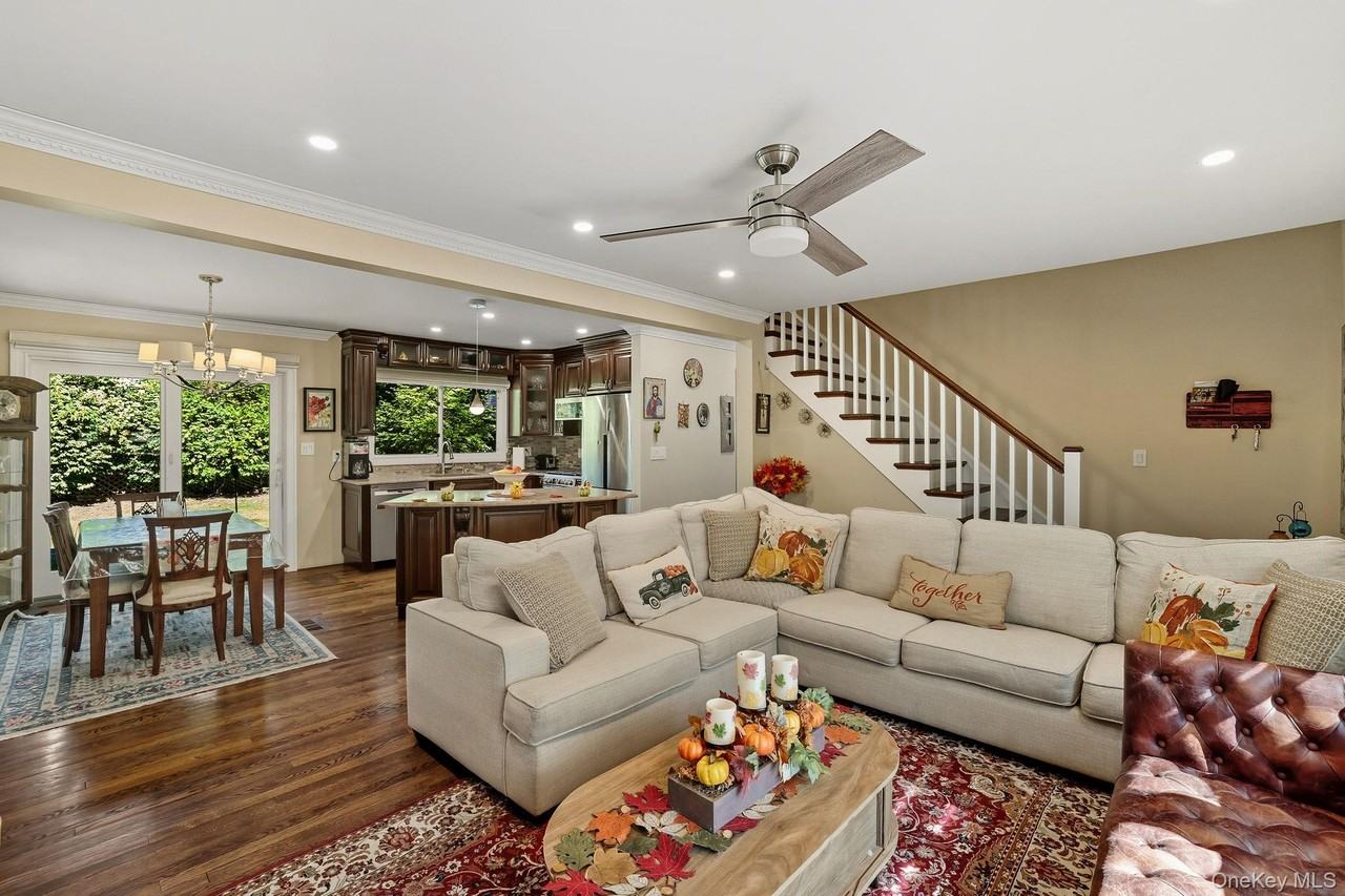 110 Topland Rd - Photo 2 of 44