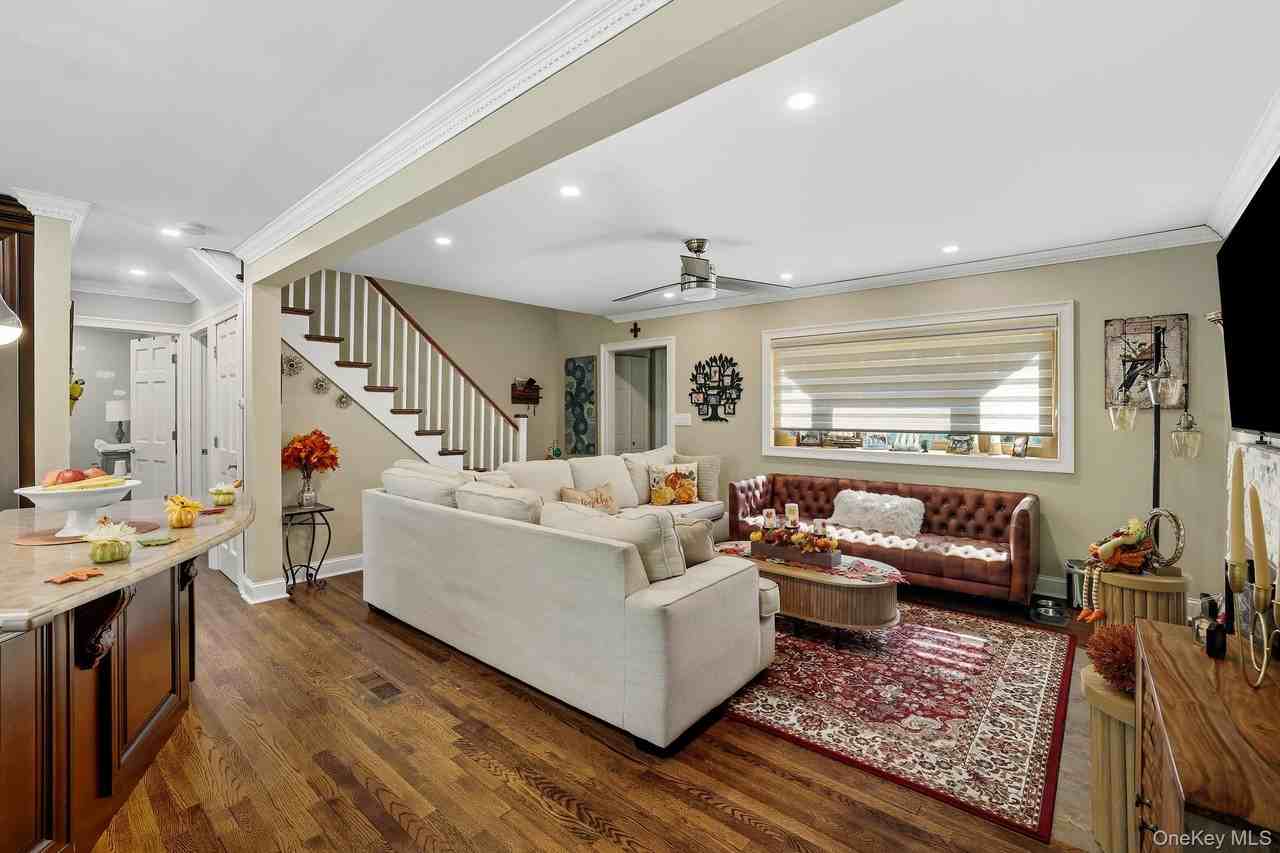 110 Topland Rd - Photo 4 of 44