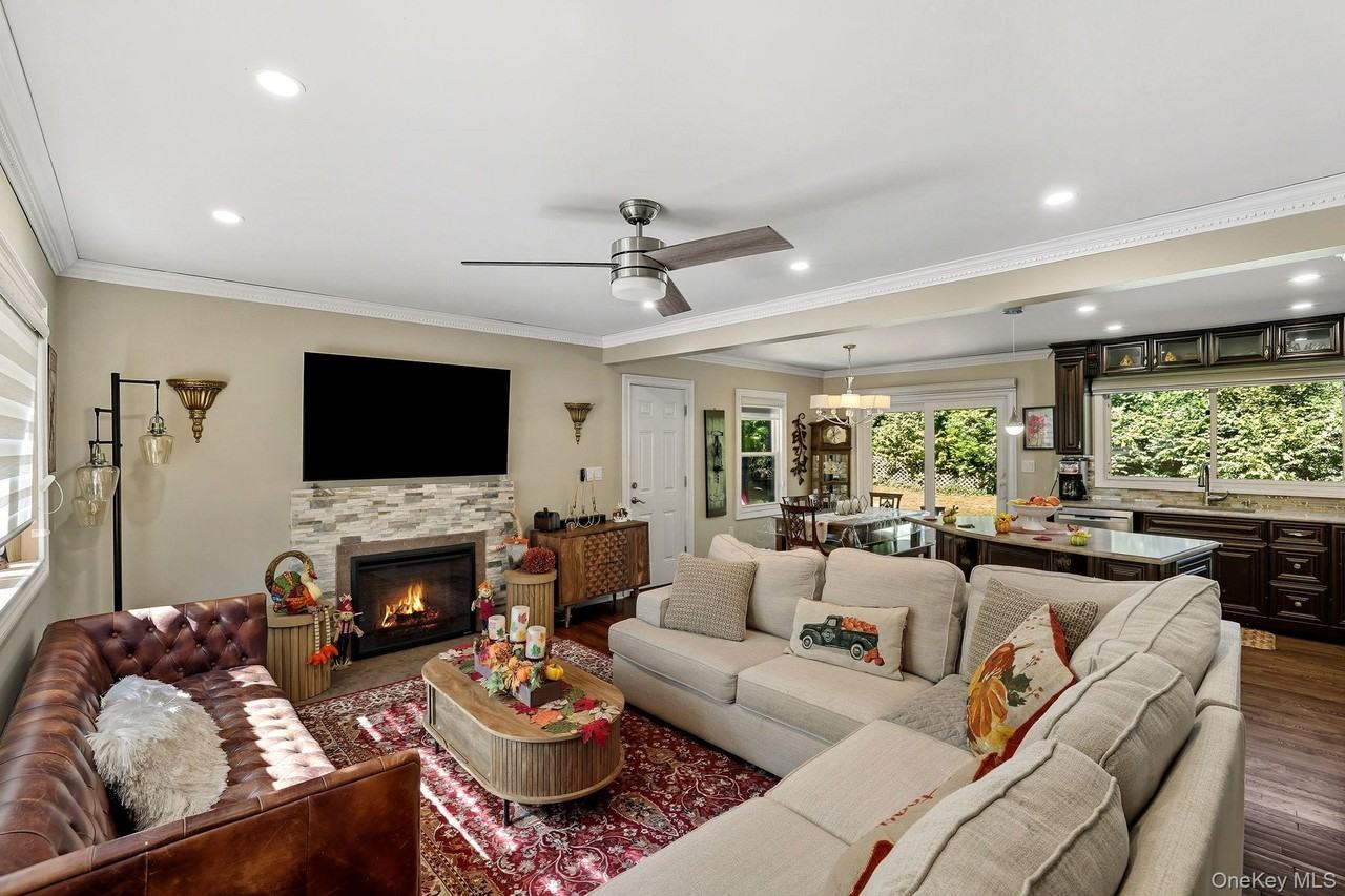 110 Topland Rd - Photo 6 of 44