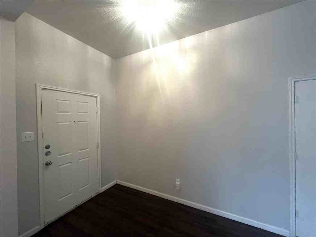 1923 Pin Oak Ln - Photo 3 of 28