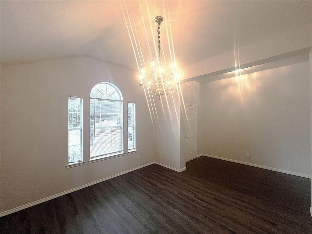 1923 Pin Oak Ln - Photo 5 of 28