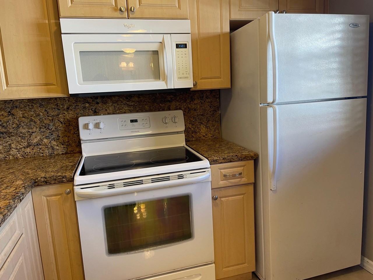 608 Sw Natura Blvd - Photo 7 of 34