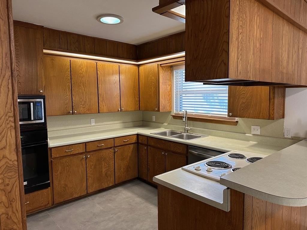 3603 Bristol Dr - Photo 5 of 16