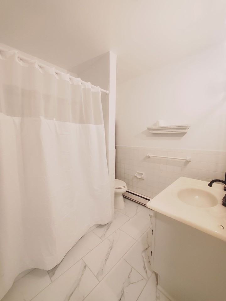 637 Cove Rd #C - Photo 5 of 8