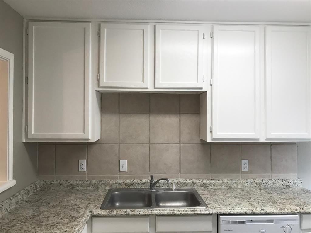 7326 Kingswood Cir - Photo 5 of 10