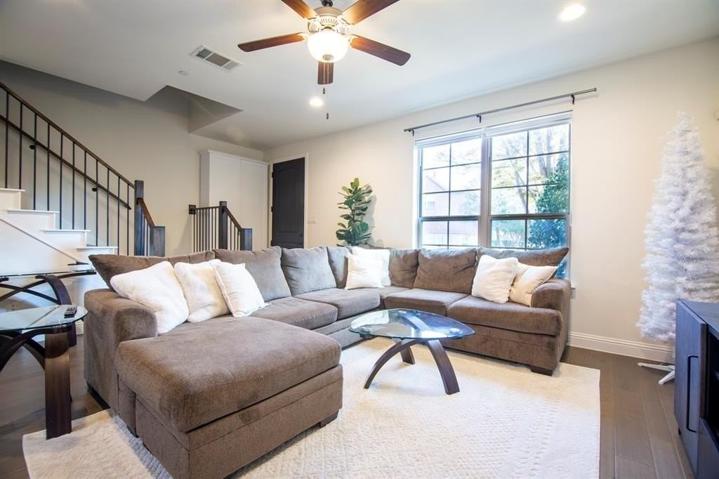 7308 Mitchell Dr - Photo 3 of 17