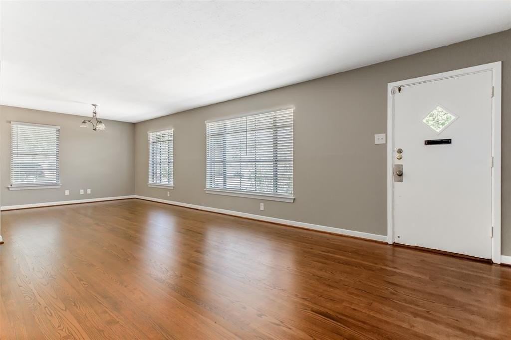 511 Classen Dr - Photo 3 of 19