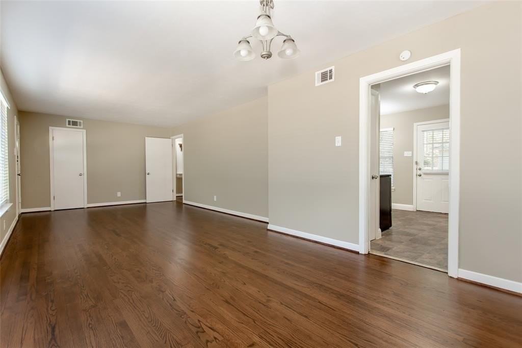 511 Classen Dr - Photo 4 of 19