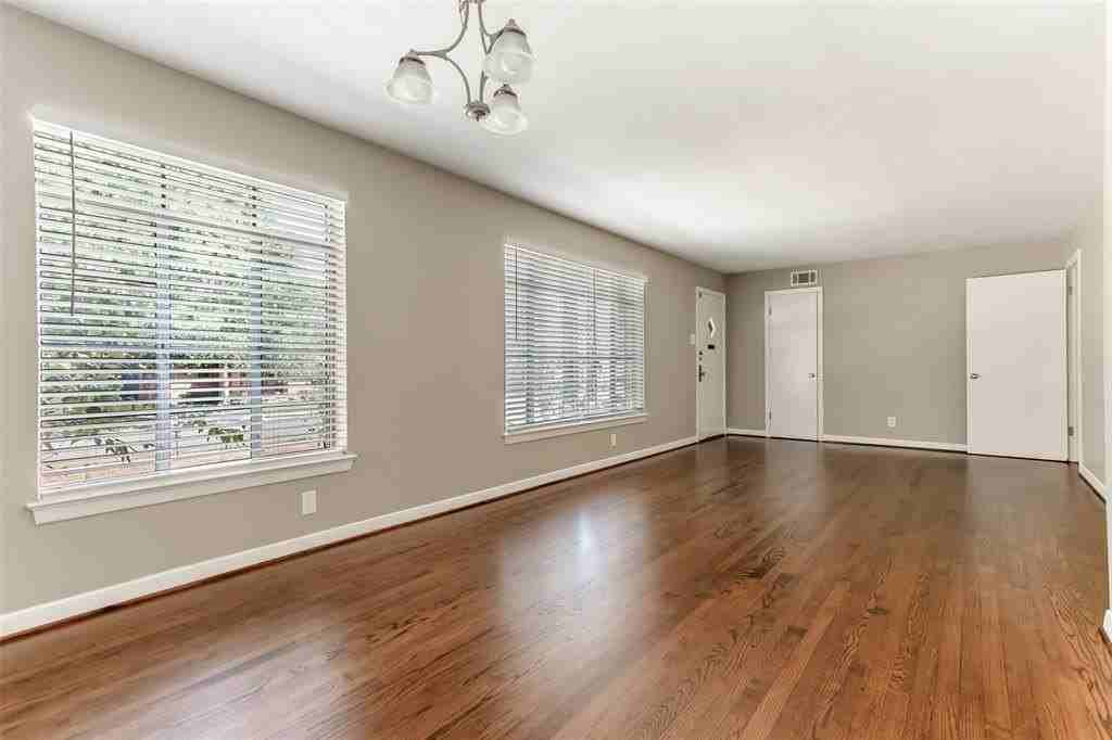 511 Classen Dr - Photo 5 of 19