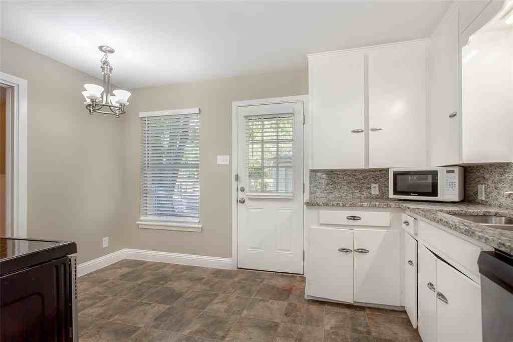 511 Classen Dr - Photo 6 of 19