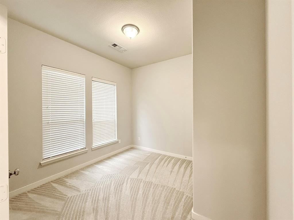 10801 Sexton Dr - Photo 3 of 40