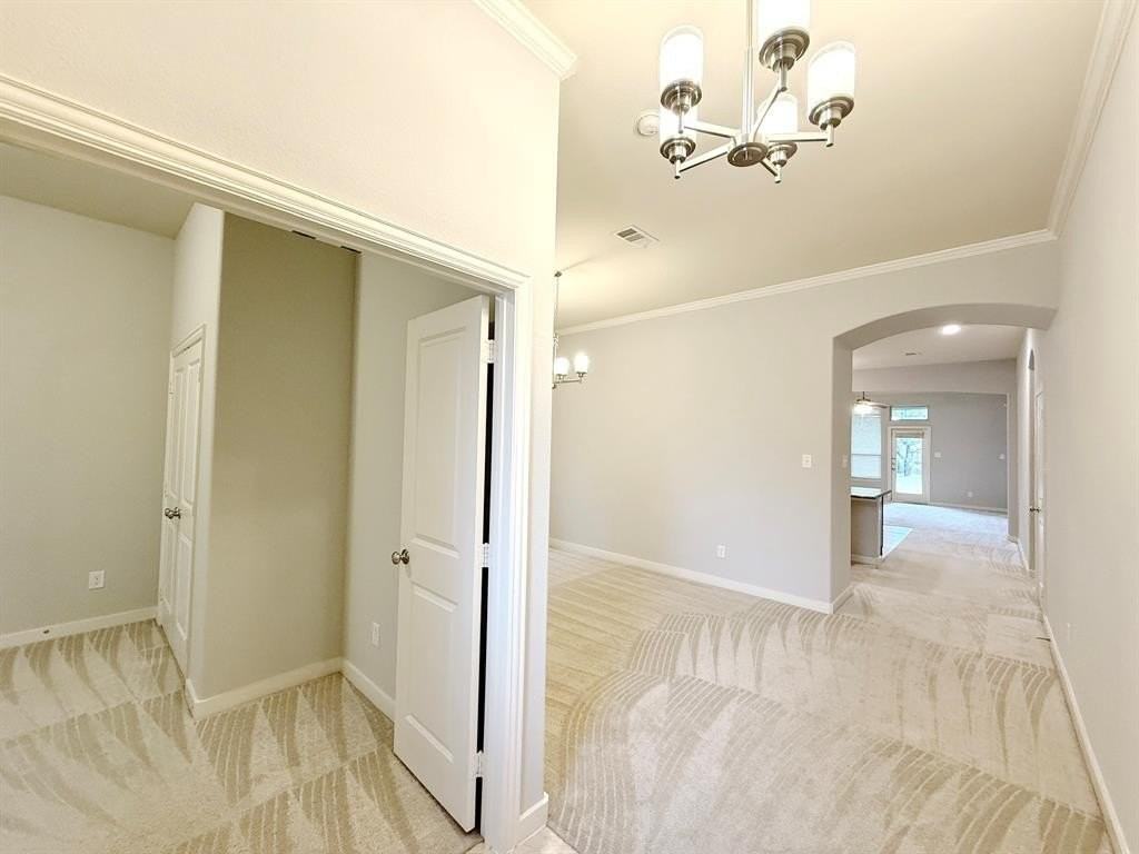 10801 Sexton Dr - Photo 4 of 40