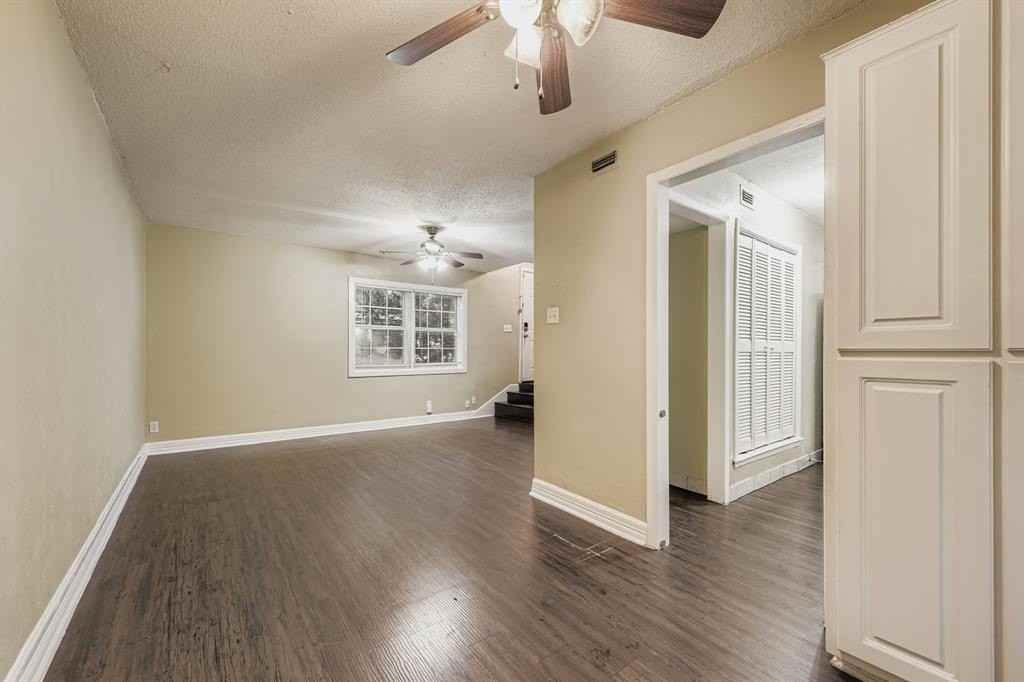 214 Austin St - Photo 7 of 28