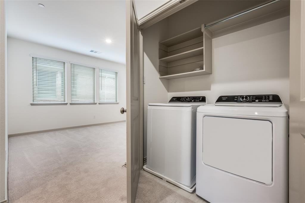 512 Parkside Dr - Photo 5 of 26